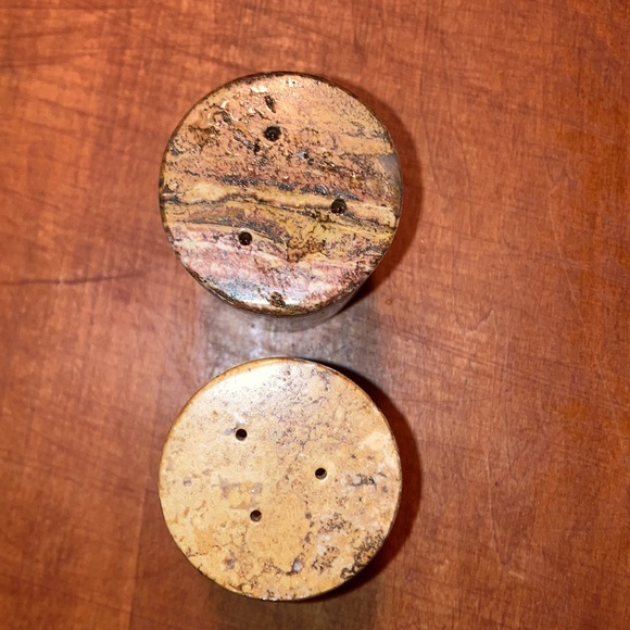 Rare Salt & Pepper Shaker Set | Marble, Quartz, Stone | Roman Style - Picture 6 of 8